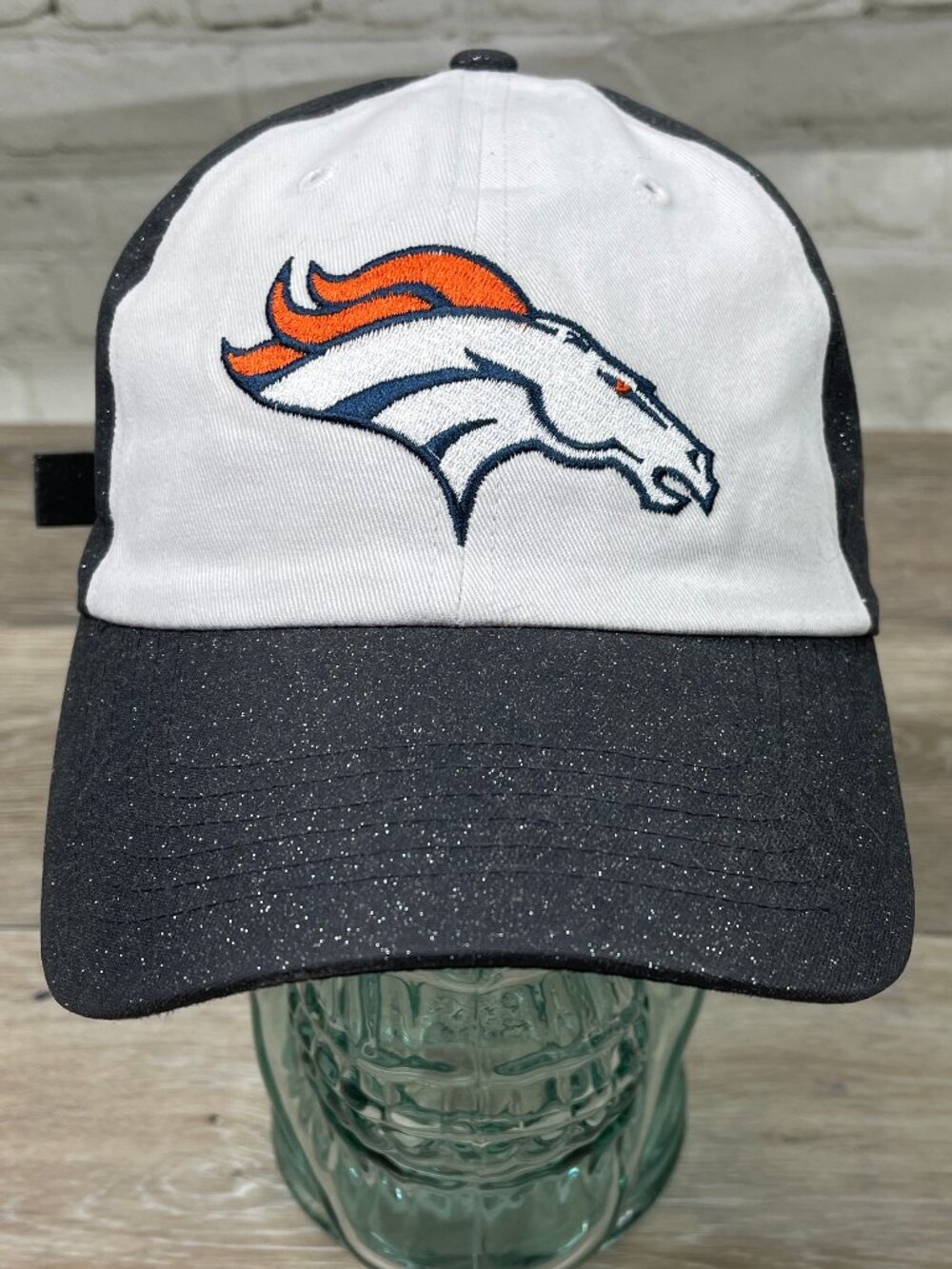 NWOT DENVER BRONCOS NFL TEAM APPAREL WOMENS OSFA HAT / CAP